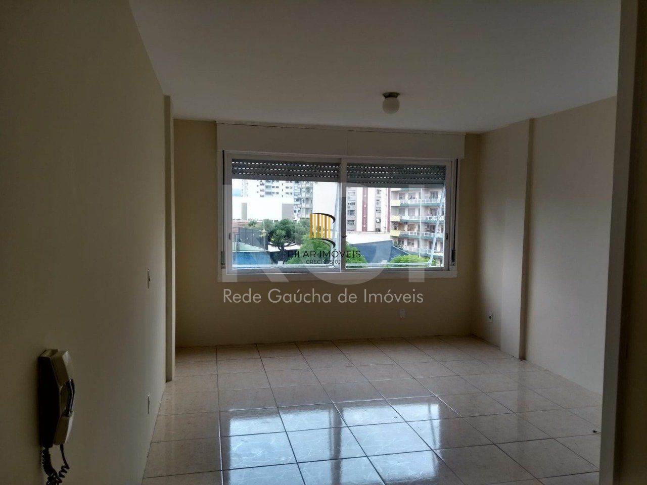 Apartamento JK  em andar alto no coração da Cidade Baixa