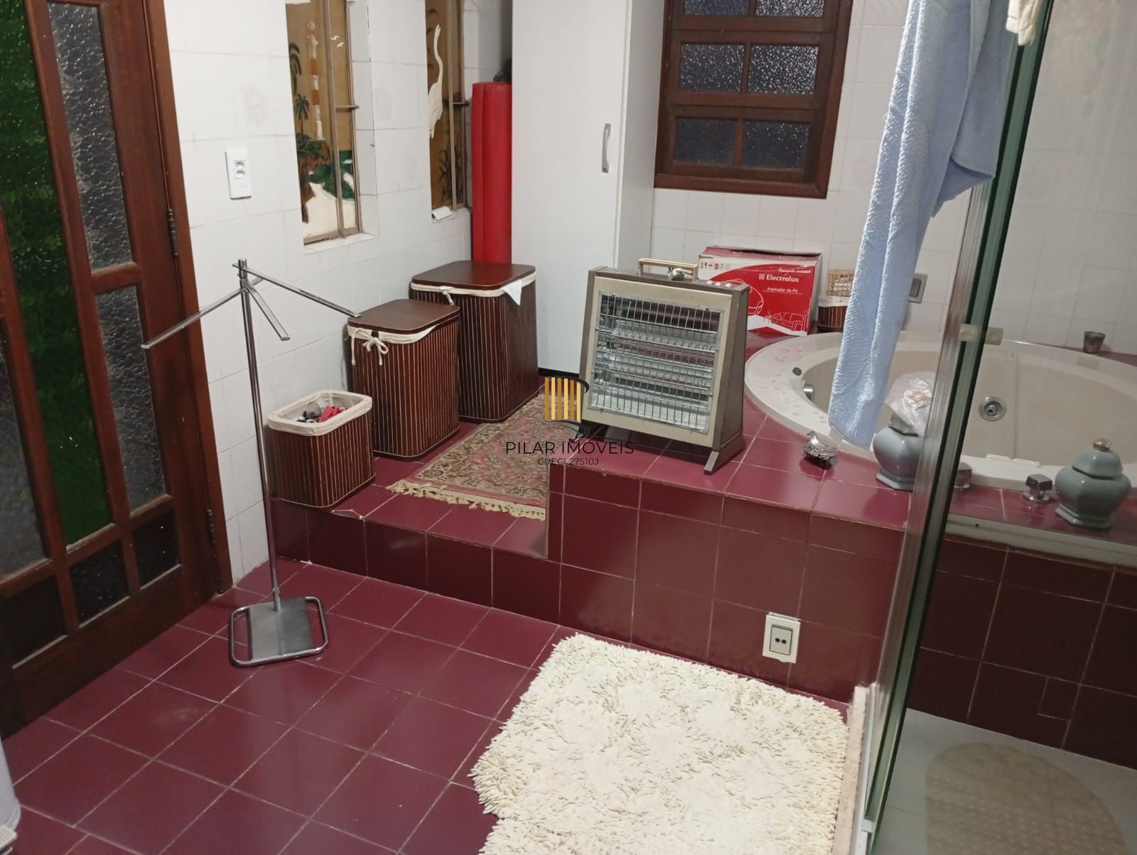 Casa com 5 quartos , 7 banheiros e pátio!