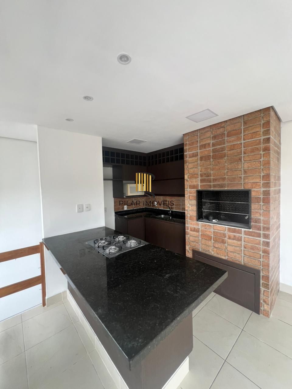 Cobertura reformada com terraço