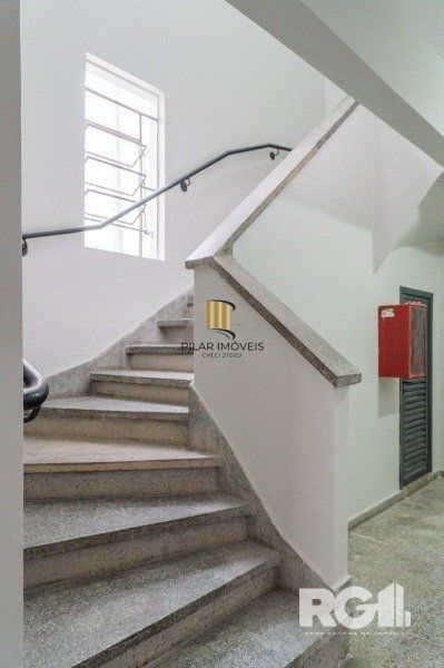 Apartamento com 1 quarto e 47m² à venda em Medianeira, Porto Alegre.