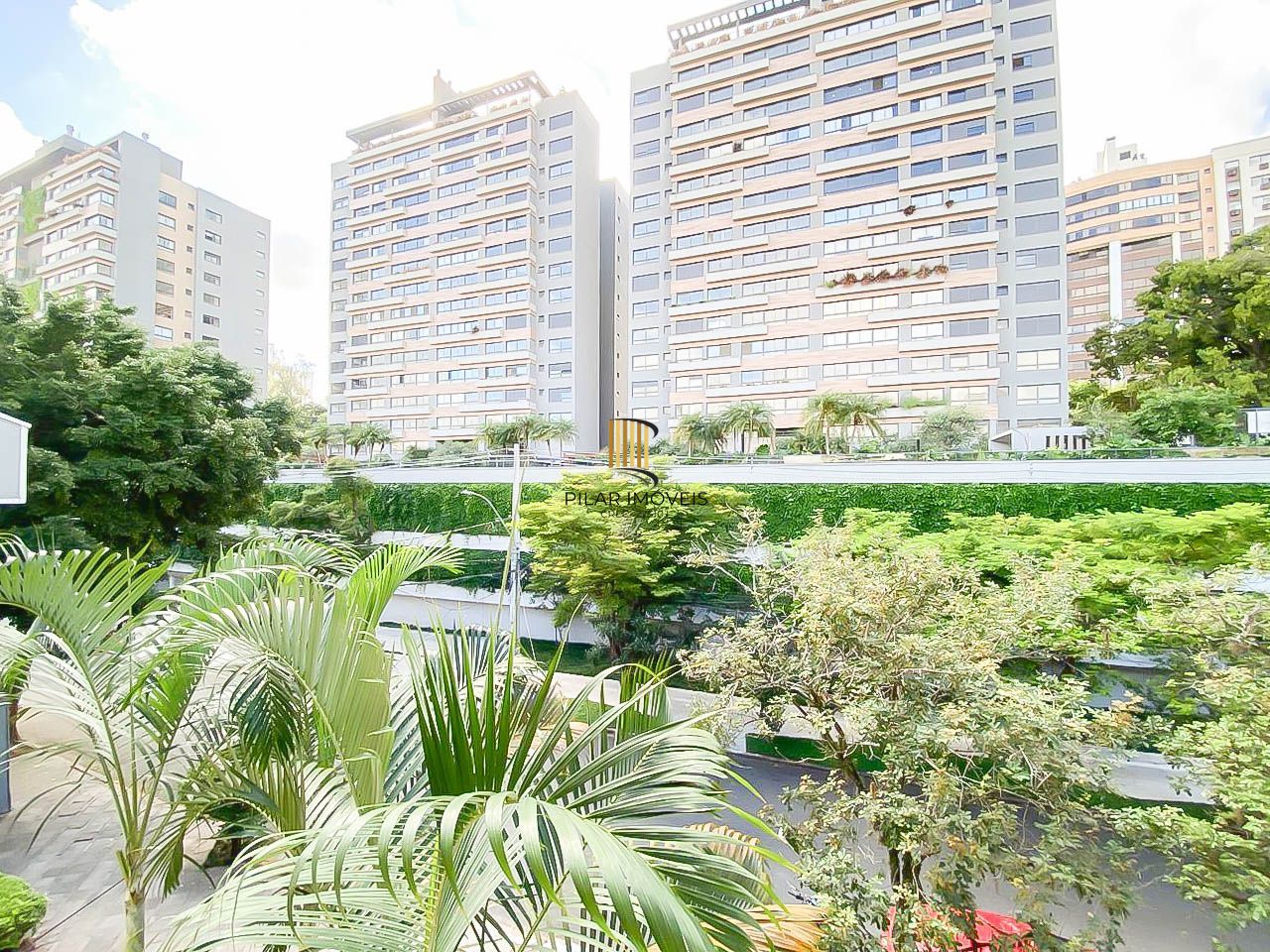 Duplex à venda no Rio Branco com 2 dormitórios, salão privativo e 2 vagas