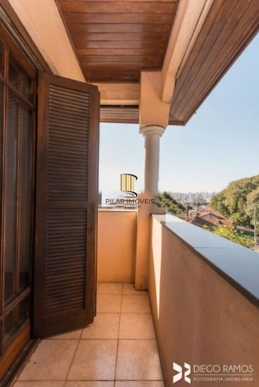 Casa para Venda - 190m², 4 dormitórios, sendo 1 suites, 2 vagas - Partenon