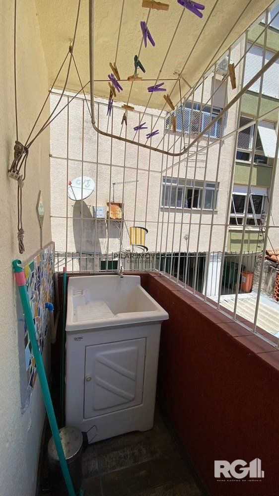 ÓTIMO APARTAMENTO 3 DORMITORIOS DE FRENTE COM SACADA PRÓXIMO A REDENÇÃO
