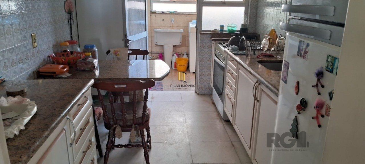 Apartamento de 152 m², com 3 dormitórios, 1 suíte e 2 vagas no bairro Bom Fim