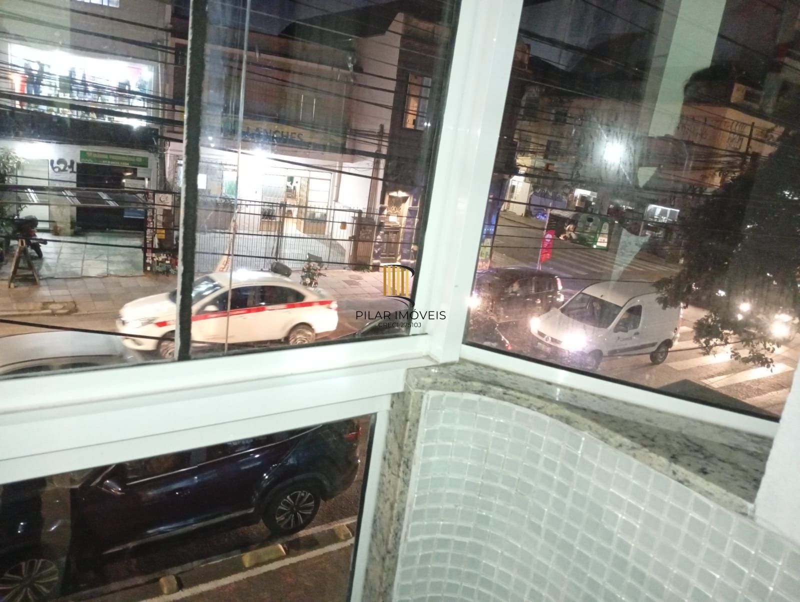 Casa com 5 quartos , 7 banheiros e pátio!