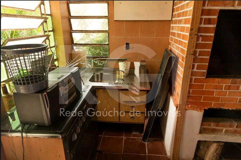 Casa para Venda - 210m², 4 quartos, sendo 1 suites, 4 vagas - Petrópolis