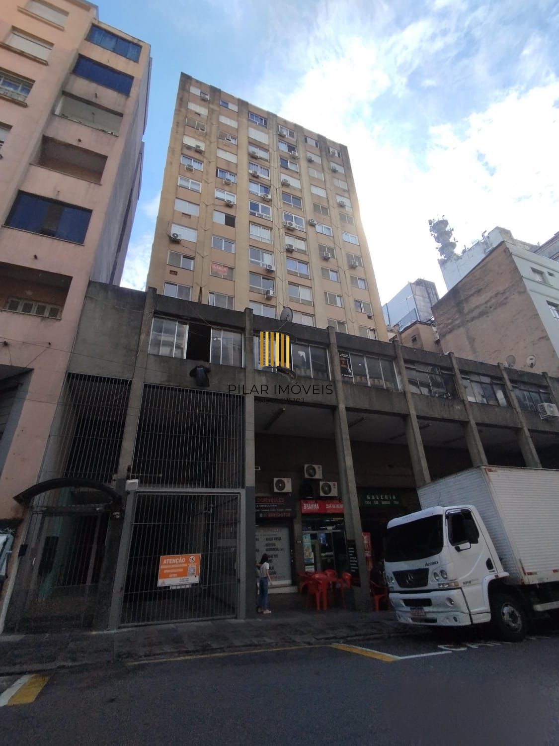 Apartamento de 2 dormitórios com dependência — 75 m² | Rua Riachuelo