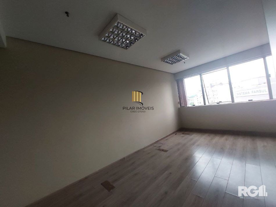 EXCELENTE SALA COMERCIAL NA CIDADE BAIXA COM 2 VAGAS ROTATIVAS A VENDA.