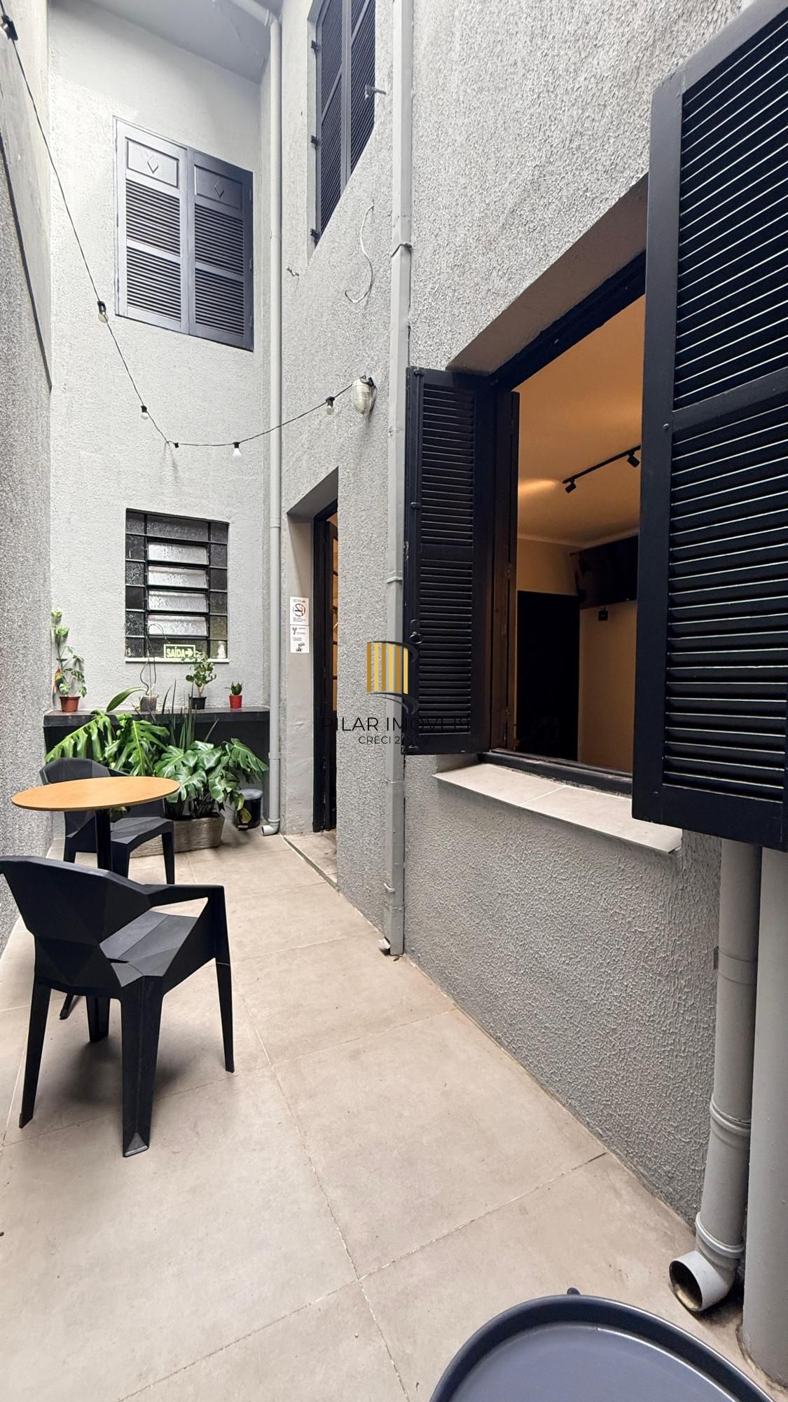 Prédio na Andre da Rocha com garagem