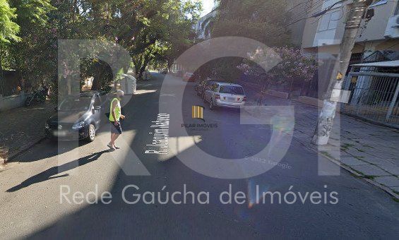 Casa com 4 quartos, 4 banheiros  e amplo pátio no miolo do bairro Cidade Baixa!