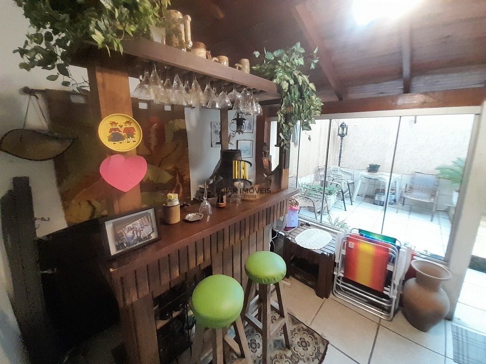 Casa 3 dormitórios para venda no bairro Hípica Condomínio Jardins do Prado.