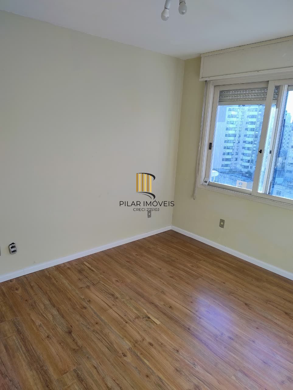 Apartamento 2 quartos, sacada com churrasqueira e  garagem no bairro Cidade Baix