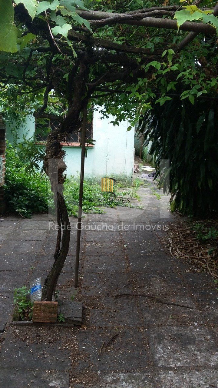 Casa com 4 quartos, 4 banheiros  e amplo pátio no miolo do bairro Cidade Baixa!