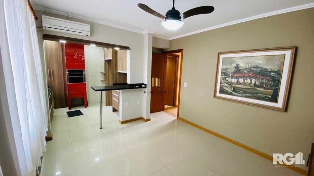 Apartamento de 2 dormitórios, frente, reformado na Cidade Baixa