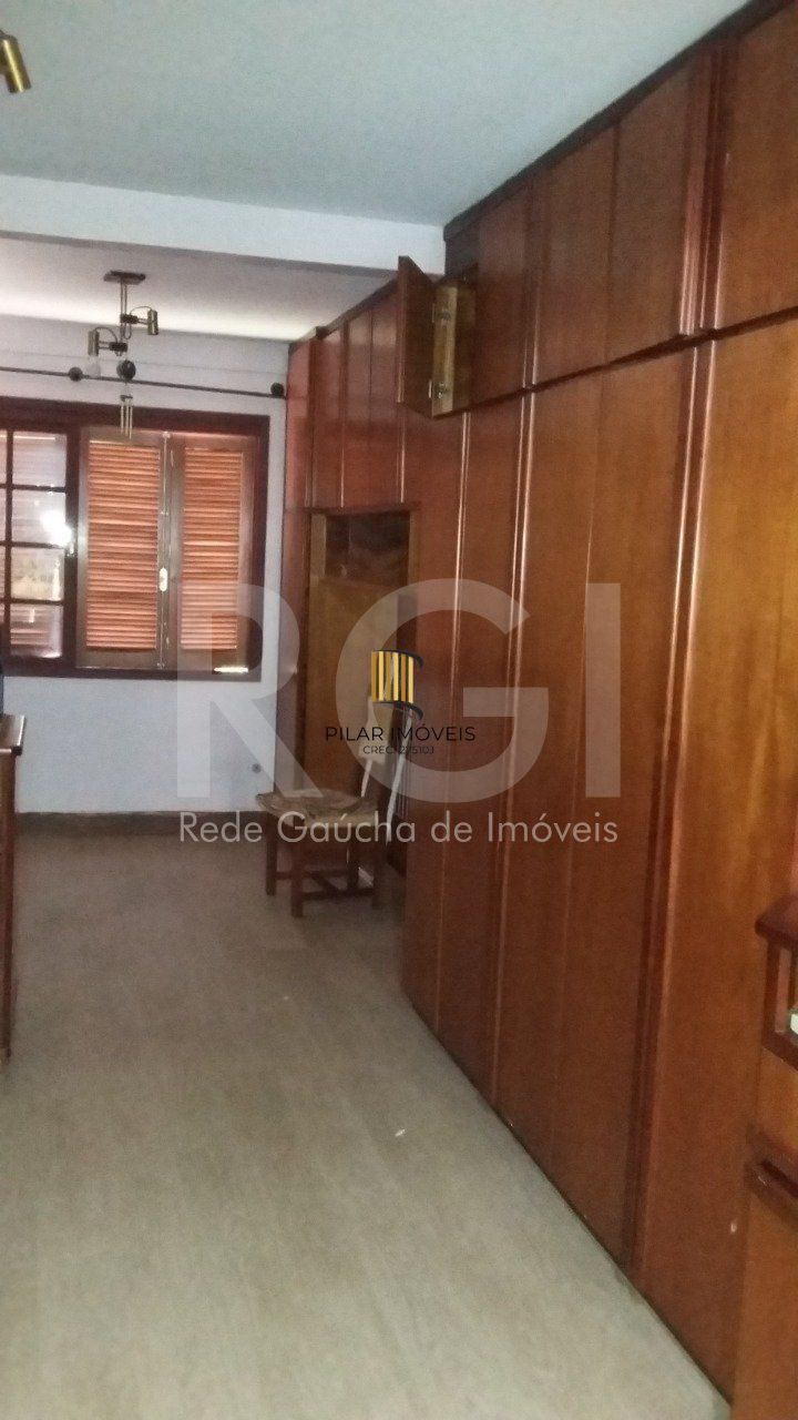 Casa com 4 quartos, 4 banheiros  e amplo pátio no miolo do bairro Cidade Baixa!
