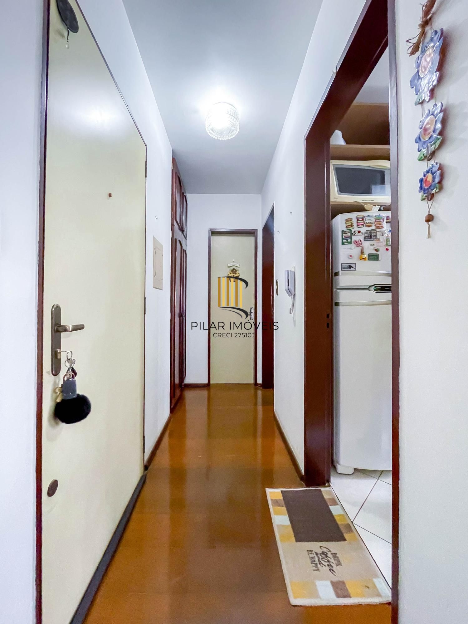 APARTAMENTO 1 DORMITÓRIO, SACADA, 1 VAGA - BAIRRO SÃO SEBASTIÃO
