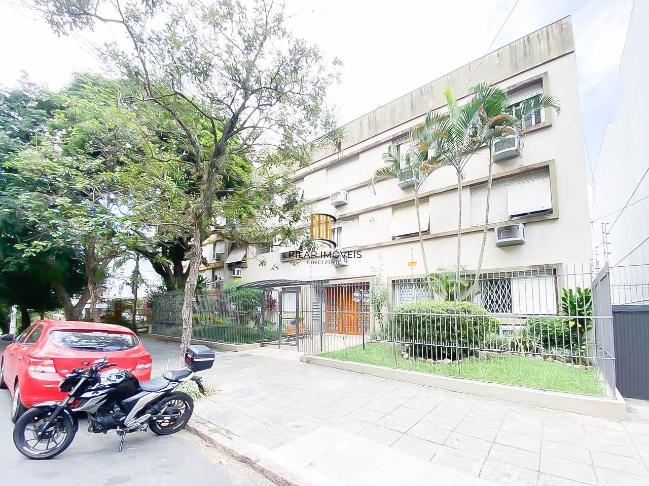 Duplex à venda no Rio Branco com 2 dormitórios, salão privativo e 2 vagas