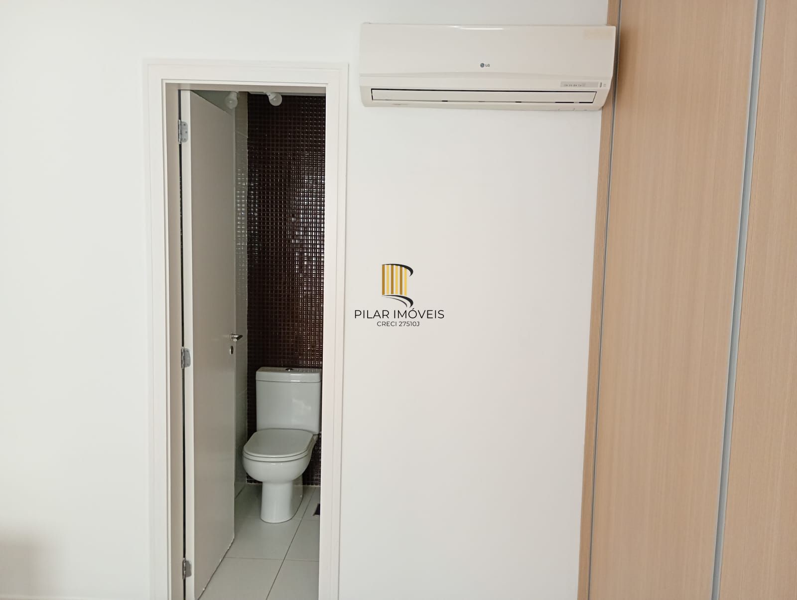 Apartamento de 1 dormitório, suíte, garagem, à venda em Cidade Baixa, Porto Alegre.