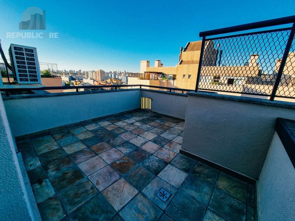 Cobertura de 3 Dormitórios com Suíte e Terraço em Porto Alegre