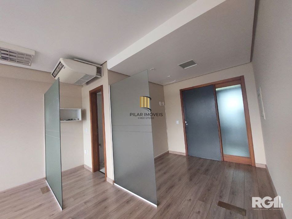 EXCELENTE SALA COMERCIAL NA CIDADE BAIXA COM 2 VAGAS ROTATIVAS A VENDA.