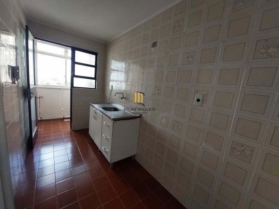 AMPLO APARTAMENTO 1 DORMITÓRIO COM VAGA COBERTA