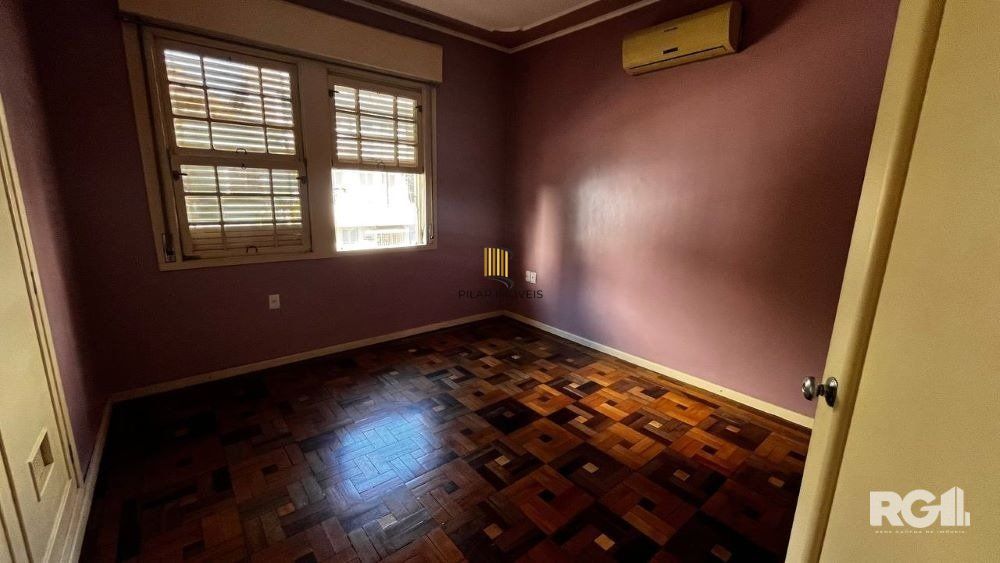 CASA A VENDA, AMPLA NA COMENDADOR BATISTA!