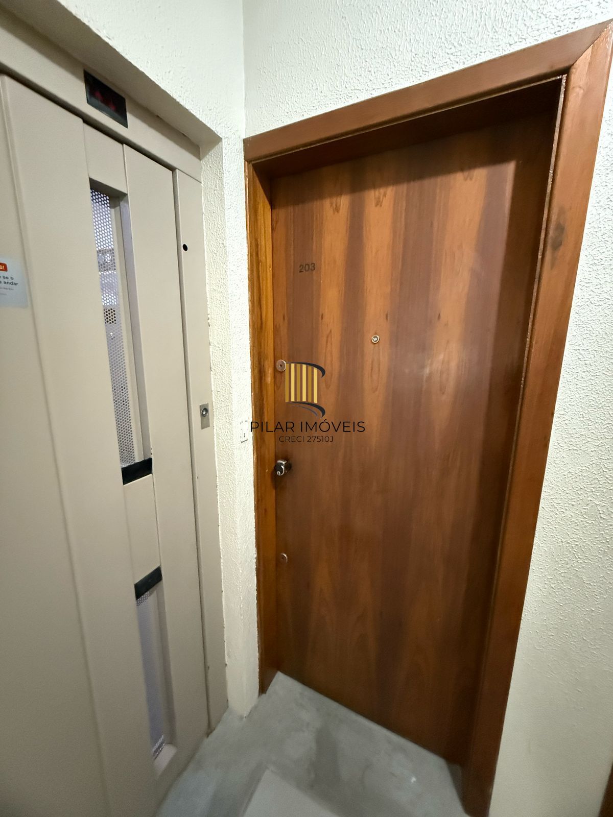 Sala comercial duplex,  área privativa de 71,68m², Bairro Azenha- Porto Alegre