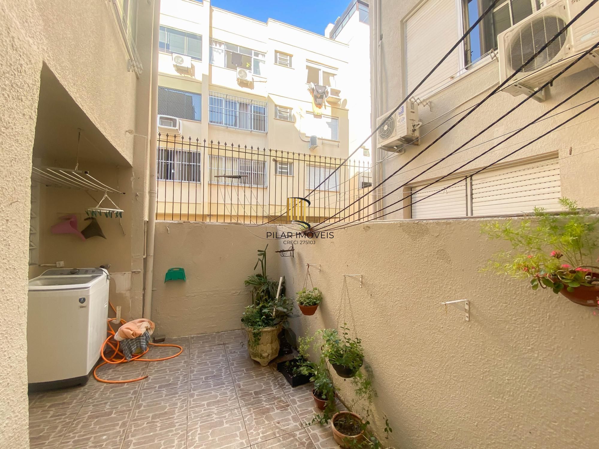 Apartamento térreo com pátio privativo e 1 dormitório no Menino Deus