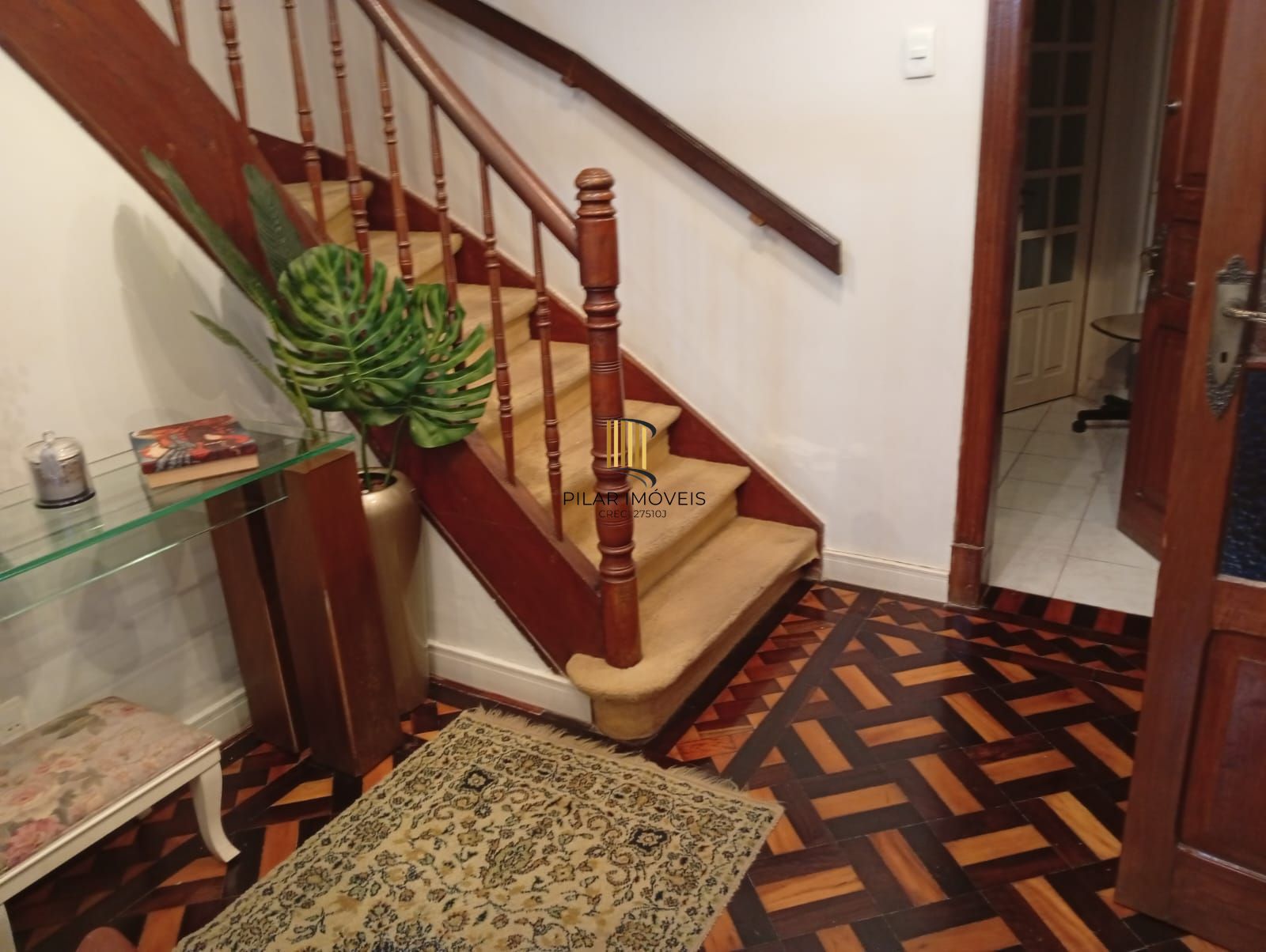 Casa com 5 quartos , 7 banheiros e pátio!