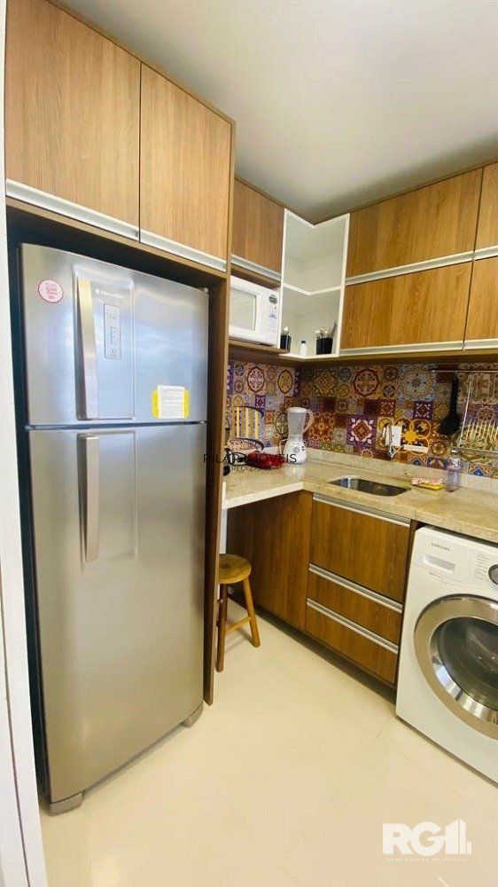 APARTAMENTO SEMI-MOBILIADO NO BAIRRO FLORESTA
