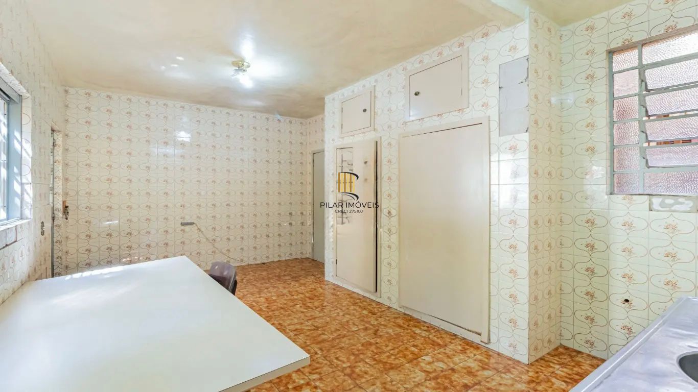 Prédio na Andre da Rocha com garagem