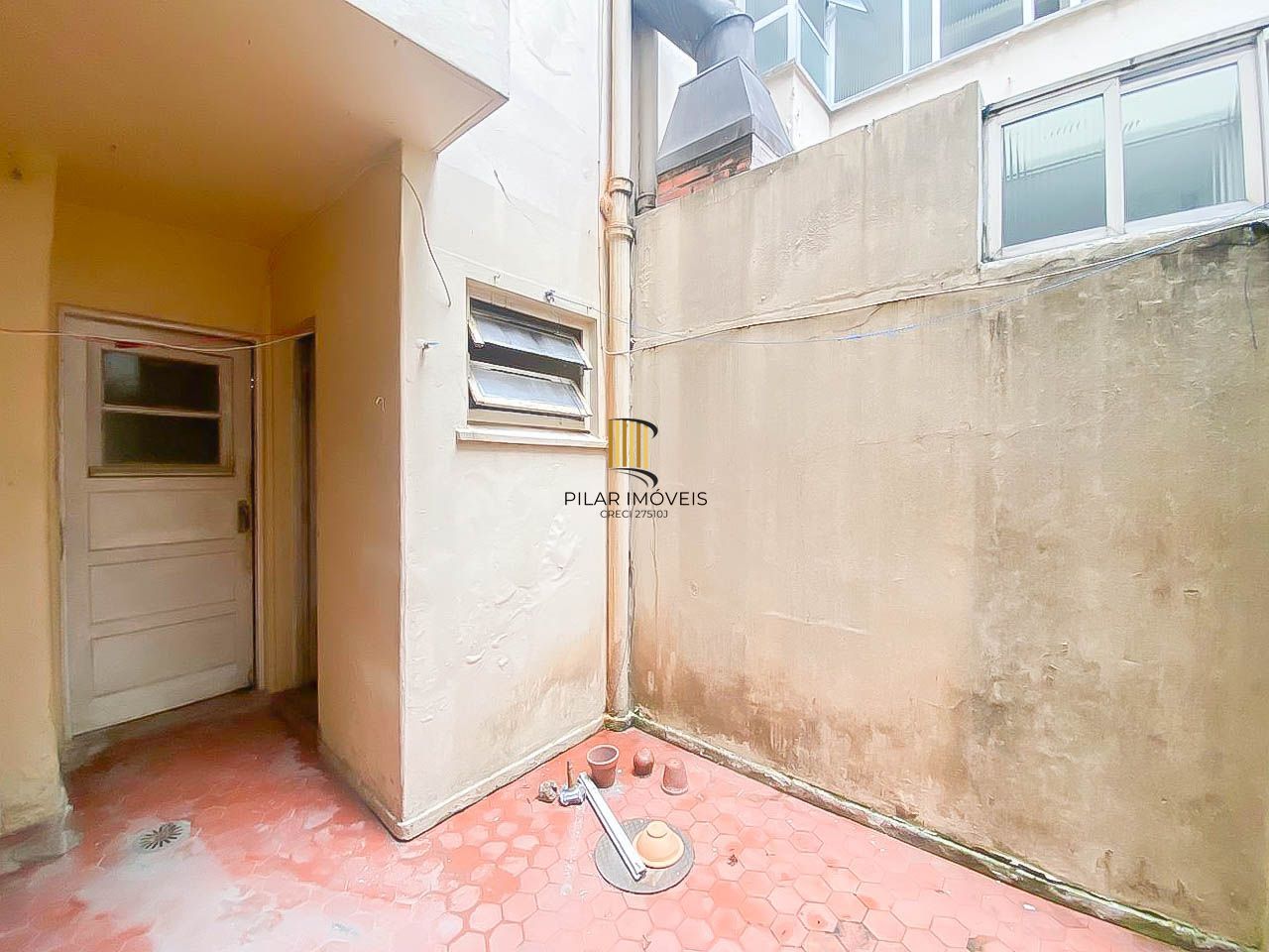 Apartamento 2 Dormitórios com Vaga Coberta no Menino Deus – Av. Ganzo, de Frente