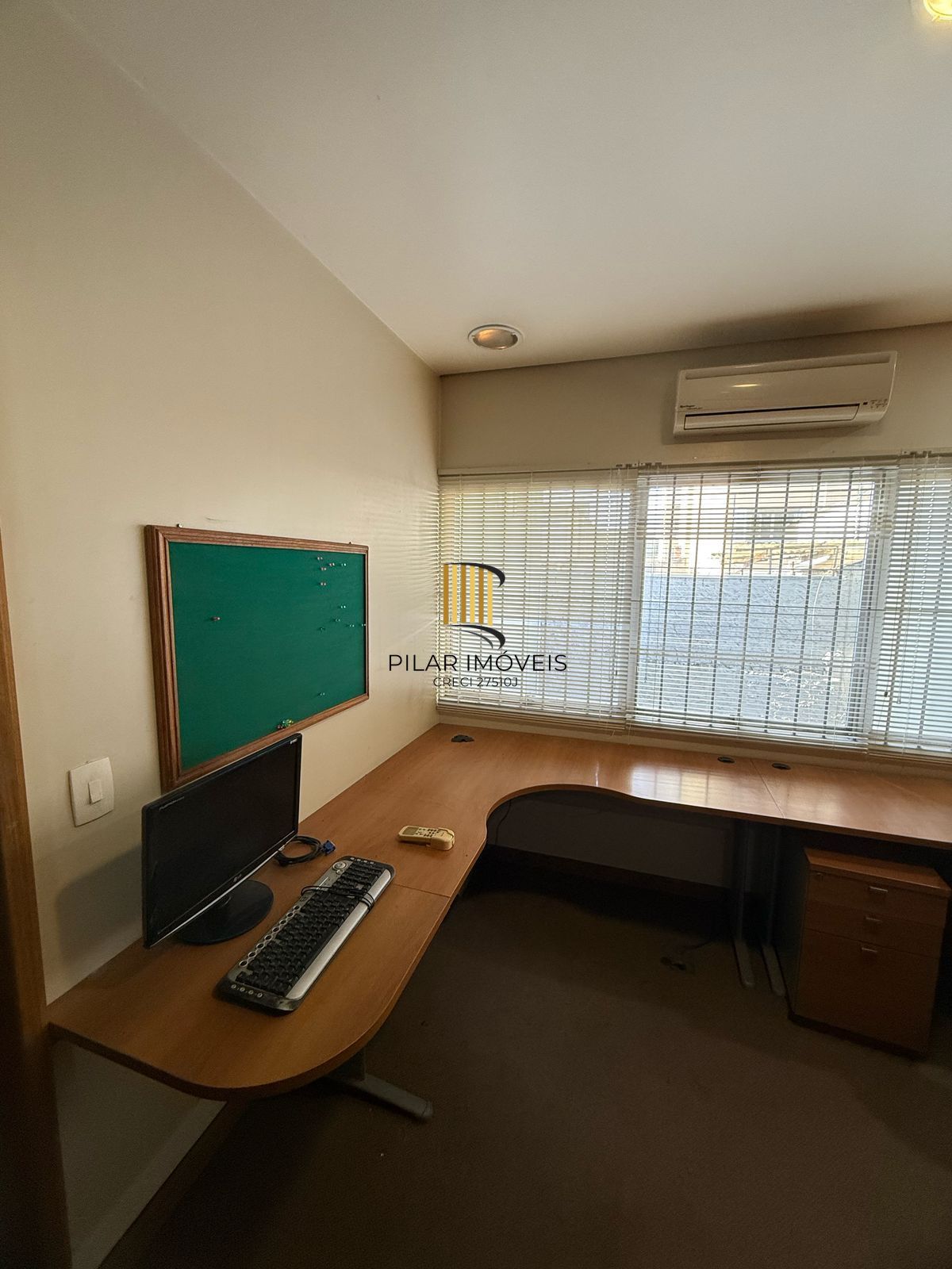 Sala comercial duplex com 71m², 2 banheiros e mobiliada na Cidade Baixa