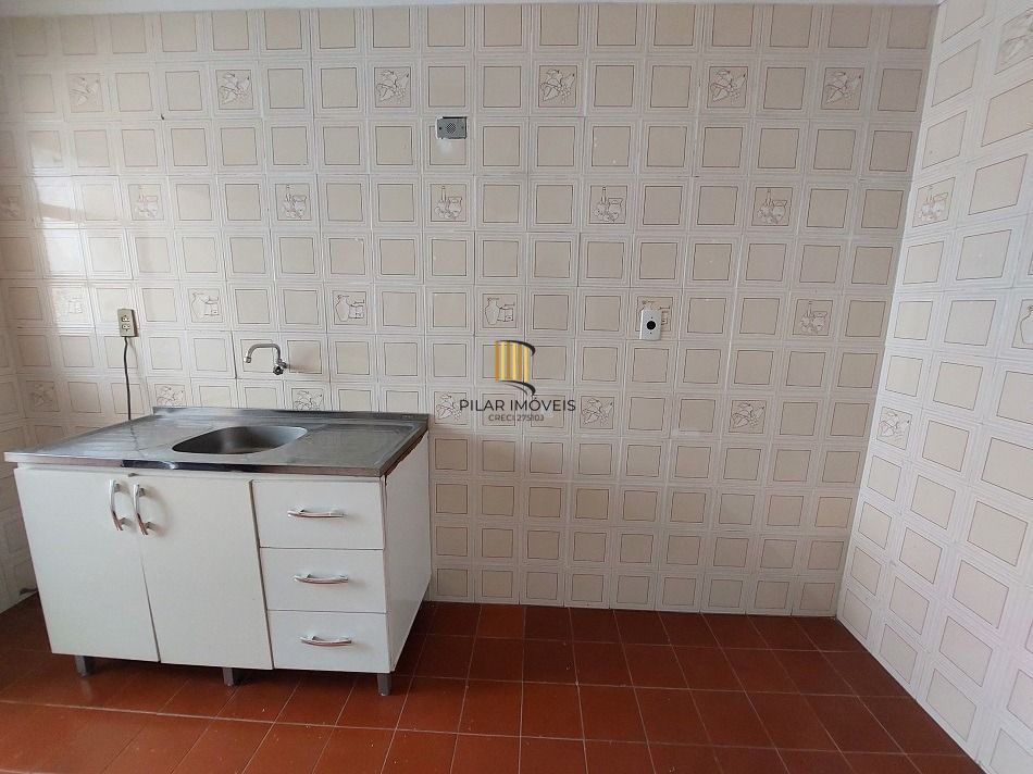 AMPLO APARTAMENTO 1 DORMITÓRIO COM VAGA COBERTA