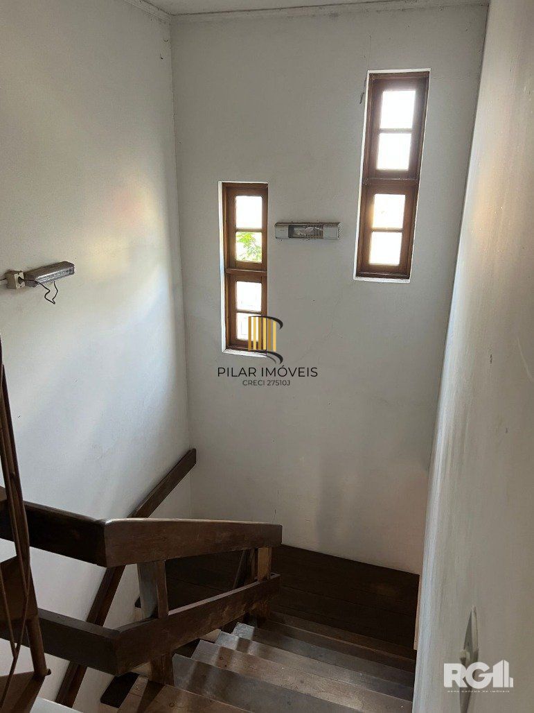 Casa 4 dormitórios, com sacada e amplo terraço