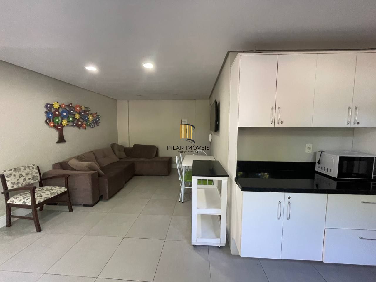Apartamento 03 dormitorios 01 vaga garagem. Bairro Azenha.