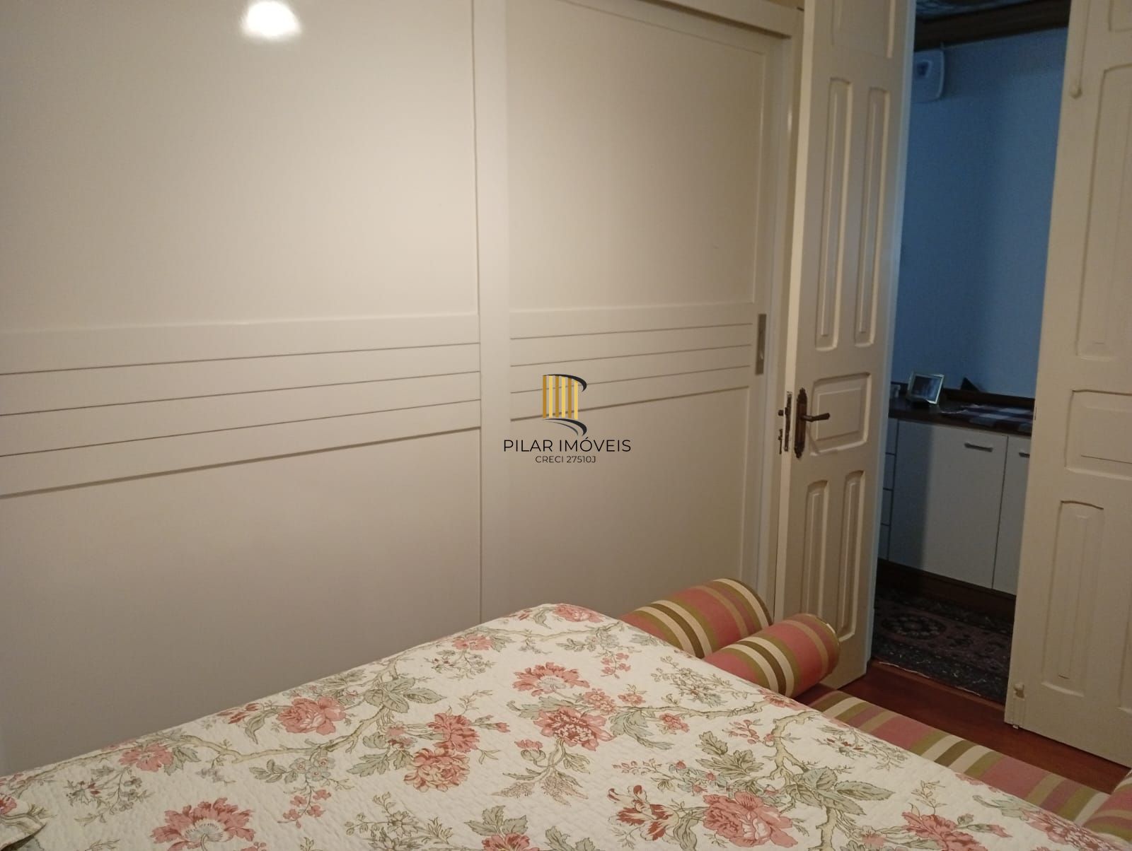 Casa com 5 quartos , 7 banheiros e pátio!