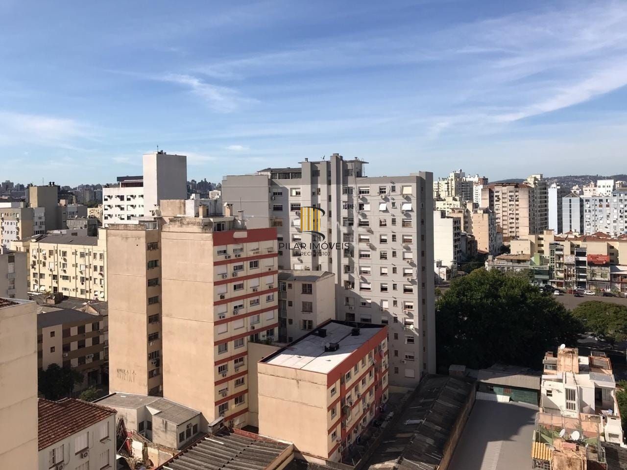 🏙️ Procurando um investimento com alto retorno? Este JK no Centro Histórico de Porto Alegre é perfeito para Airbnb! 🏡