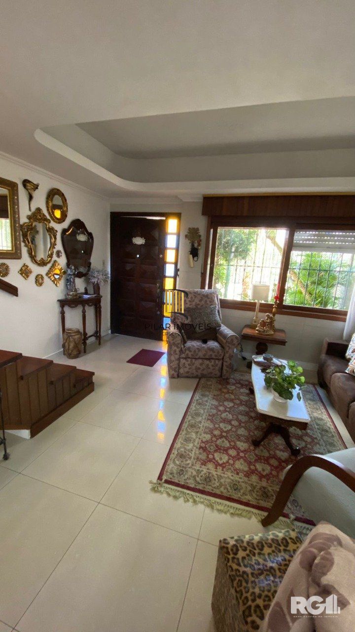 CASA AMPLA 3 DORMITÓRIOS NO ANDAR SUPERIOR NA CIDADE BAIXA .