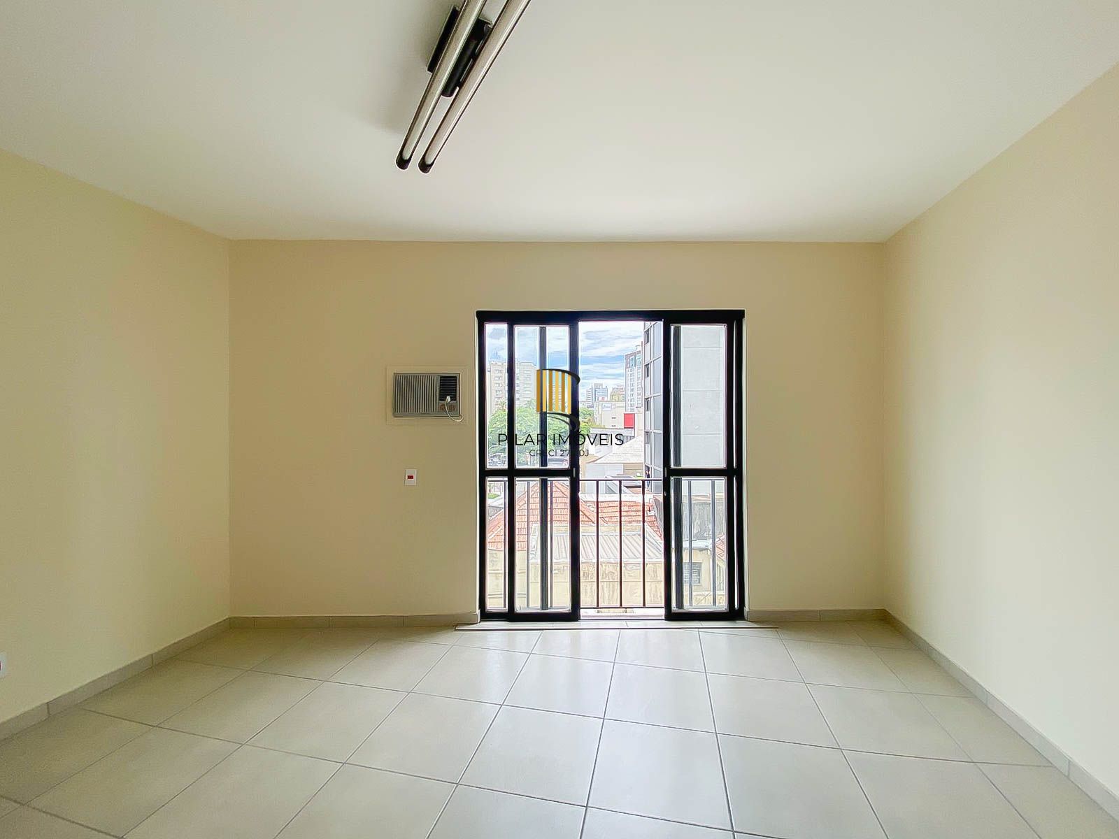 Sala Comercial à Venda na Av. Benjamin Constant – Andar Alto e Portaria