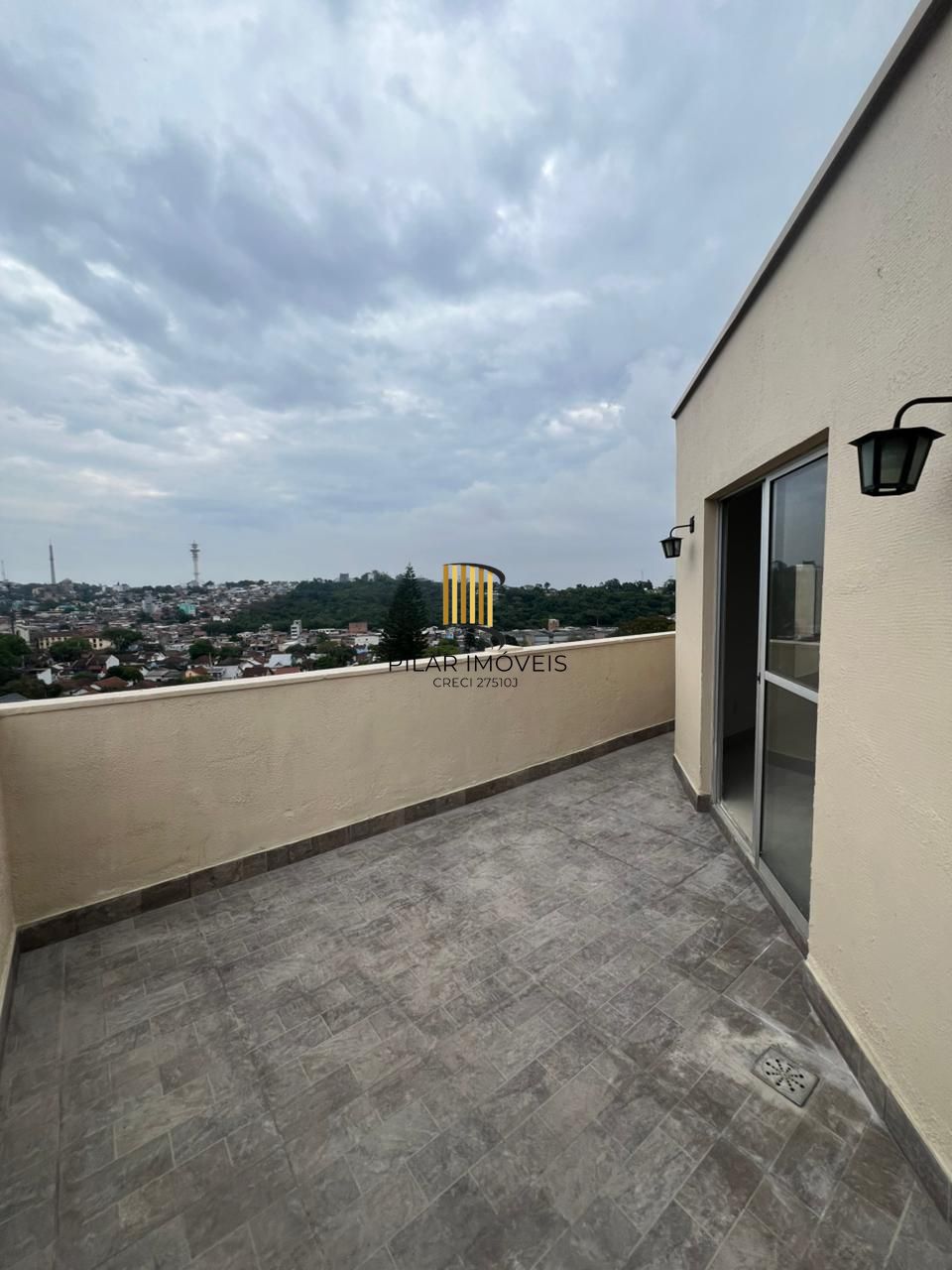 Cobertura reformada com terraço