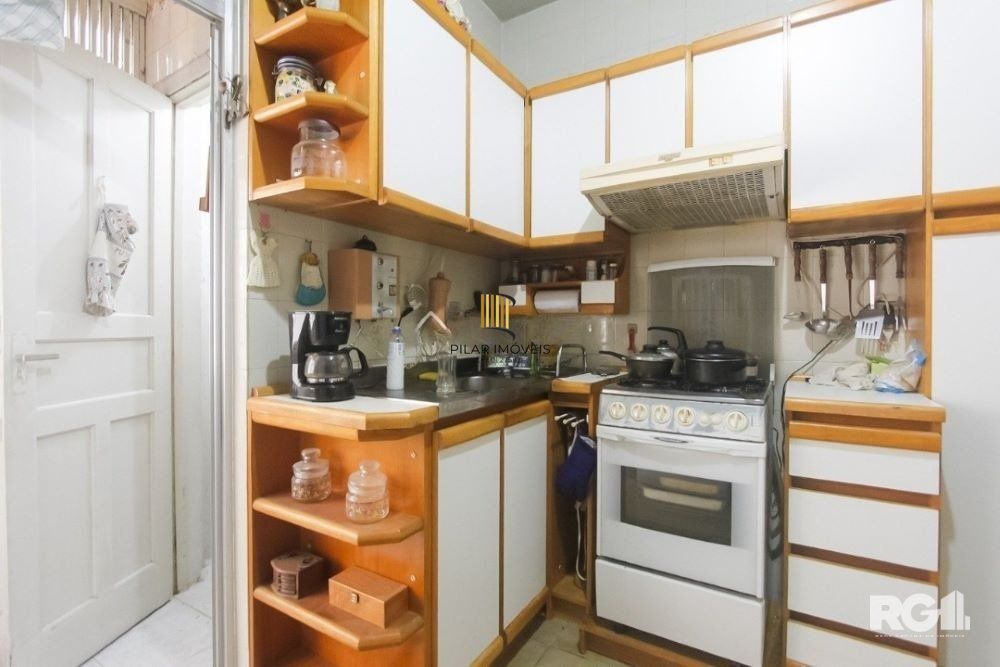 Apartamento de 2 dormitórios em ótima localização na Av. Cristovao colombo.