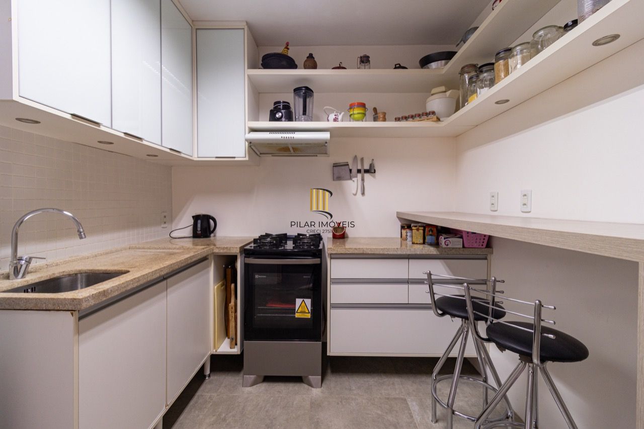 Apartamento 2 Dorm (1 Suíte) com 2 Banheiros, Vaga e Varanda – 87m² na Floresta