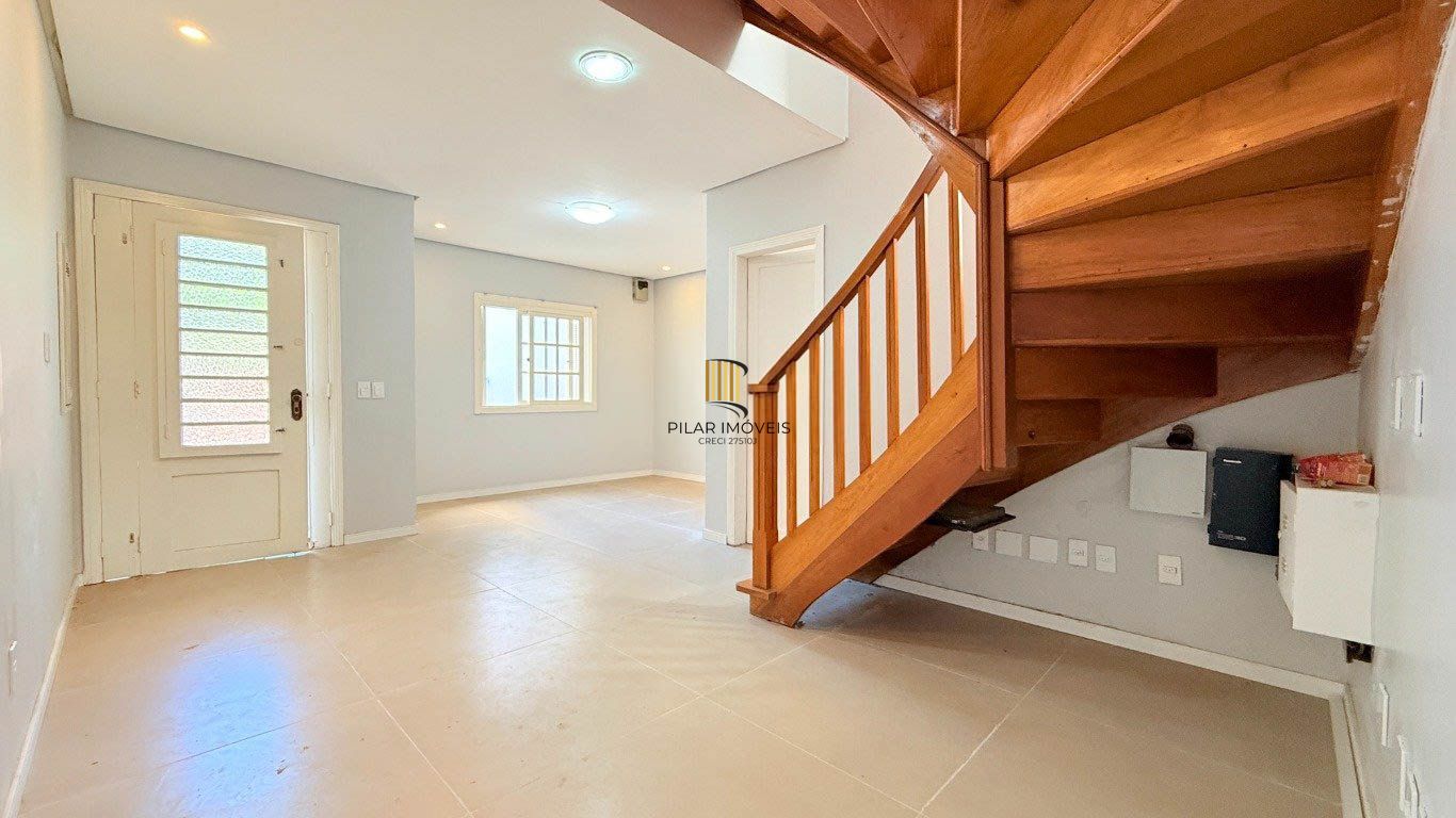 CASA 230m² 5 QUARTOS/SALAS, 3 VAGAS DE GARAGEM - USO RESIDENCIAL OU COMERCIAL