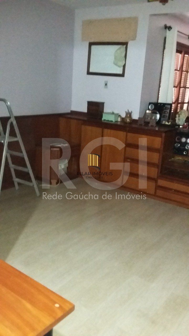 Casa com 4 quartos, 4 banheiros  e amplo pátio no miolo do bairro Cidade Baixa!