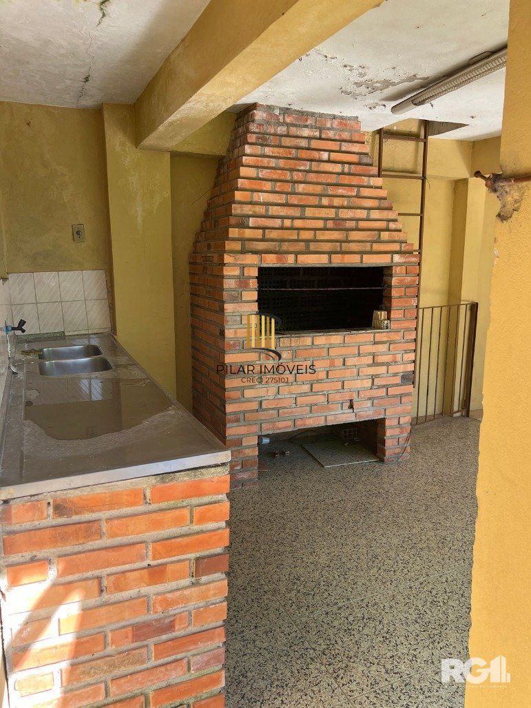 Casa 4 dormitórios, com sacada e amplo terraço