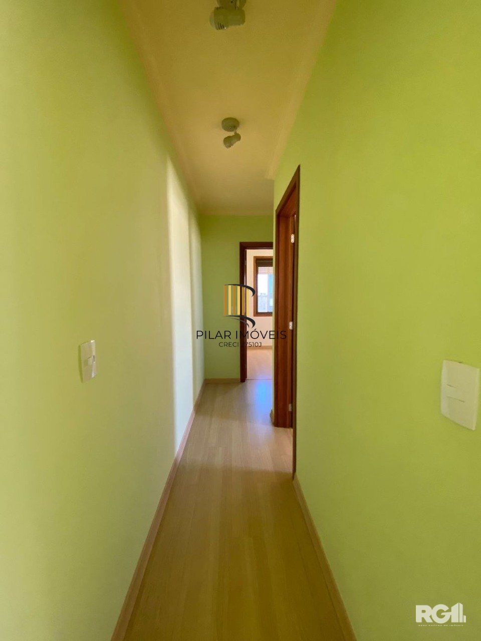 APARTAMENTO 2 DORMITÓRIOS COM VAGA DE GARAGEM COBERTA! CÓD.390235