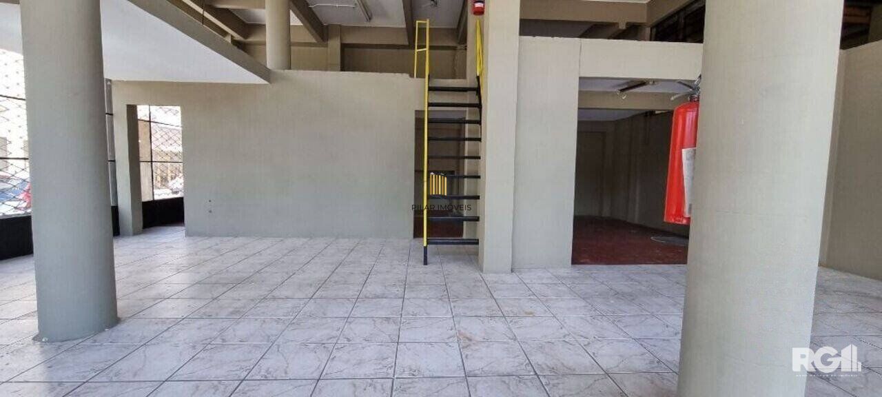 AMPLA LOJA COM MEZANINO, EM FRENTE A REDENÇÃO.