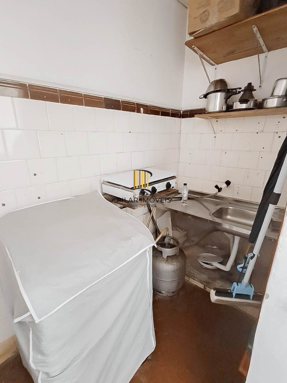 JK mobiliado à venda na Av. Azenha – Porto Alegre, pronto para morar