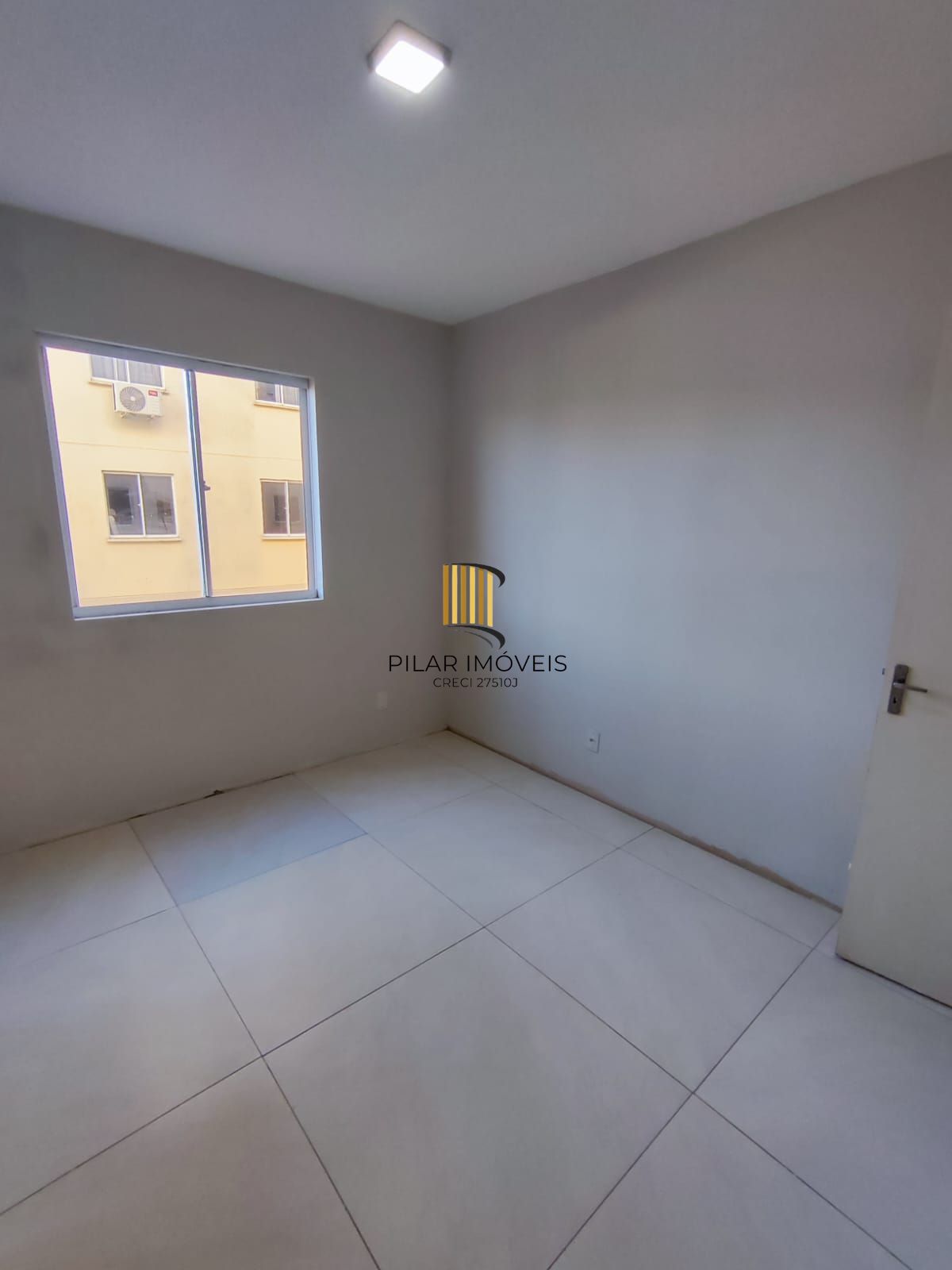 Apartamento 2 dormitórios com garagem